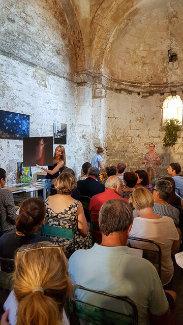 vente aux enchères de photographie à la Chapelle de la Madeleine à Arles pour l'Ete Indien et le Marché des Collectionneurs