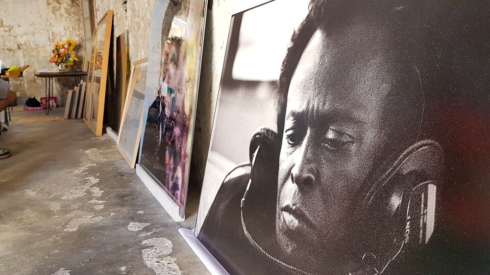 vente aux enchères de photographie à la Chapelle de la Madeleine à Arles pour l'Ete Indien et le Marché des Collectionneurs