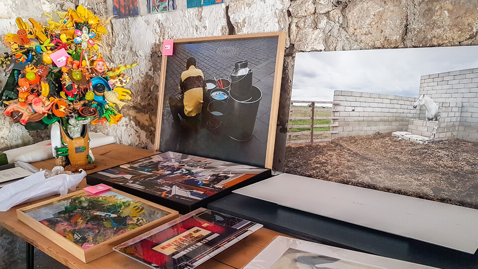 vente aux enchères de photographie à la Chapelle de la Madeleine à Arles pour l'Ete Indien et le Marché des Collectionneurs