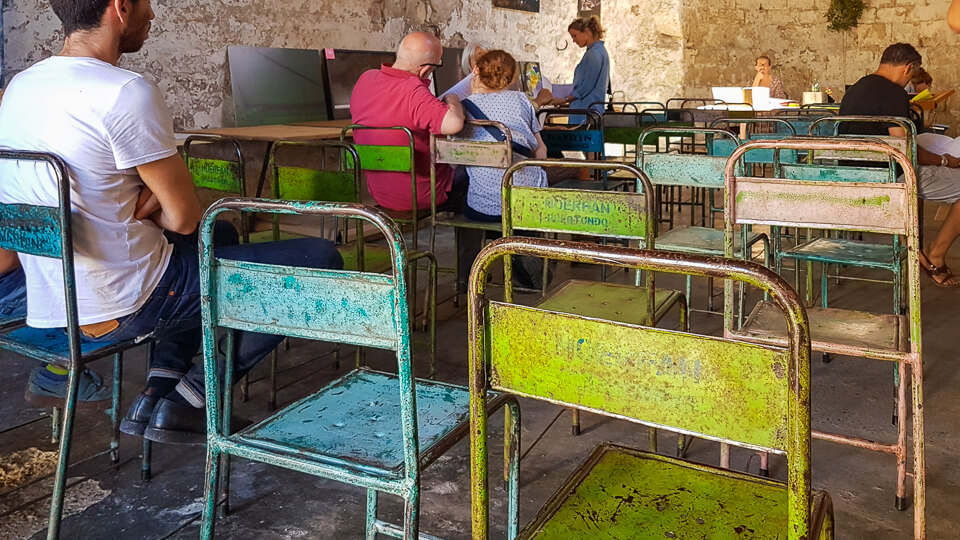 vente aux enchères de photographie à la Chapelle de la Madeleine à Arles pour l'Ete Indien et le Marché des Collectionneurs