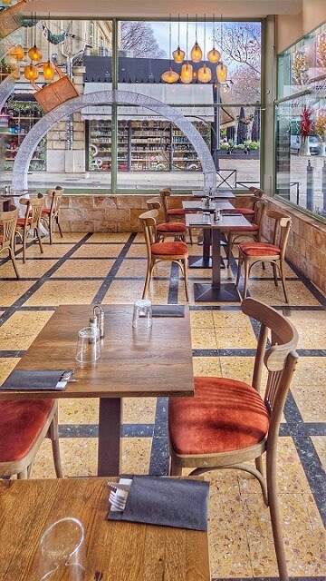 Bar du Marché sur le boulevard des Lices à Arles