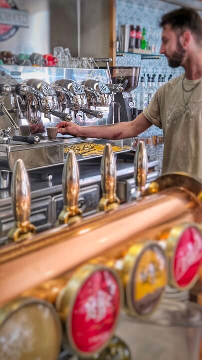 Bar du Marché sur le boulevard des Lices à Arles