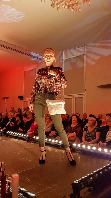 Fashion show et défilé de mode des commerçants de Tarascon Avril 2019
