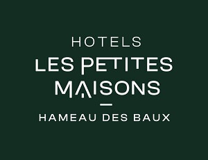 Le Hameau des Baux à Paradou, hôtel 4 étoiles, restaurant et guinguette niché au cœur des Alpilles