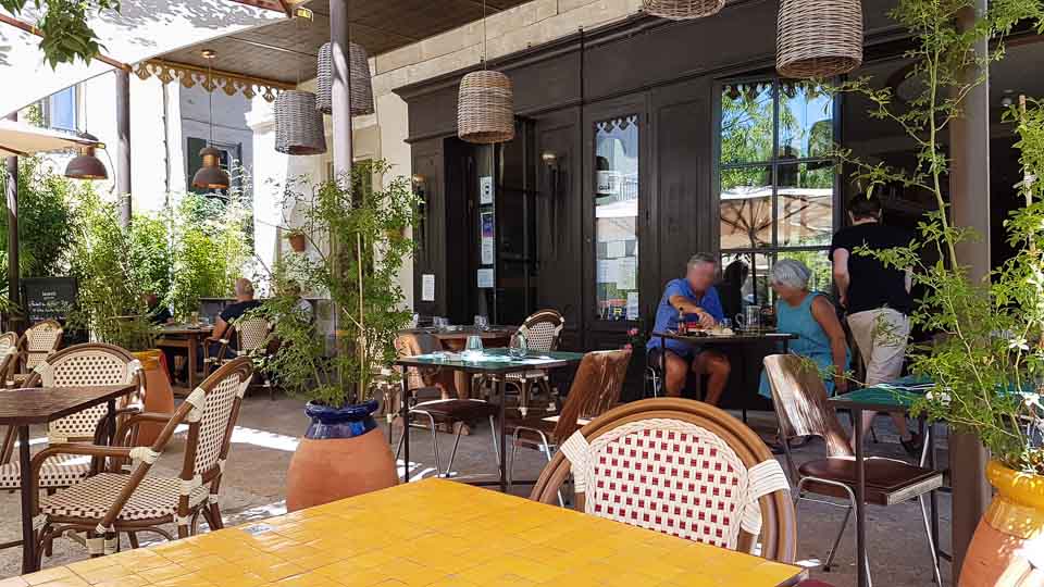Restaurant avec terrasse vegetalisée à Maillane - Le Café du Soleil