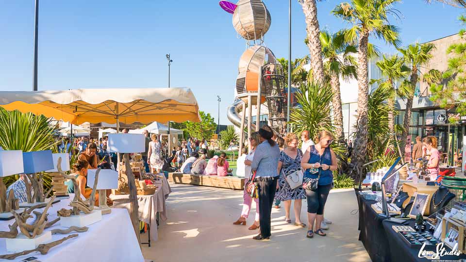 Estiv'Arles 2022 à Shopping Promenade Arles Montamjour avec marché producteurs et créateurs du Pays d'Arles, concerts live et artistes