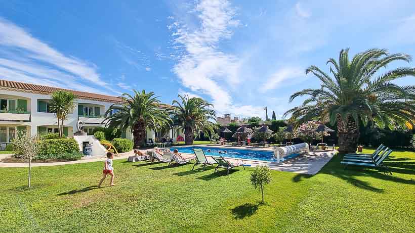 Hôtel 4* avec piscine à Arles entre Alpilles et Camargue - Le Rodin