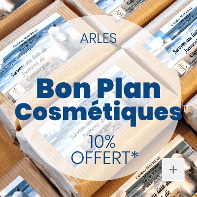 Caroline Maureau, éleveuse de jument et poulains de Camargue à Arles et productrice de cosmétiques naturels à base de lait de jument