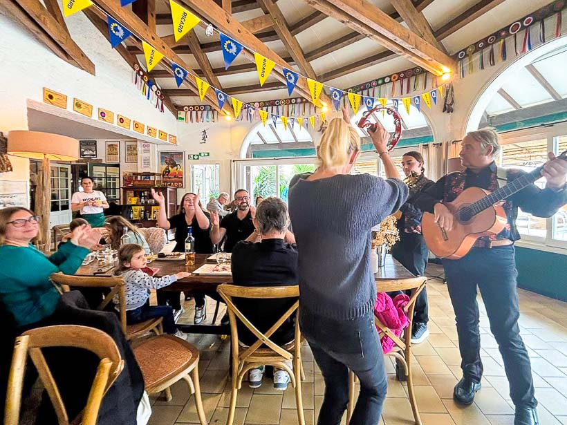 Repas-concert gitan au restaurant La Bergerie à Méjanes en Camargue