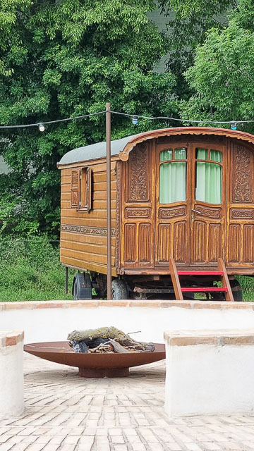 Les Maisons de Méjanes en Camargue, locations saisonnières ouvertes toute l'année