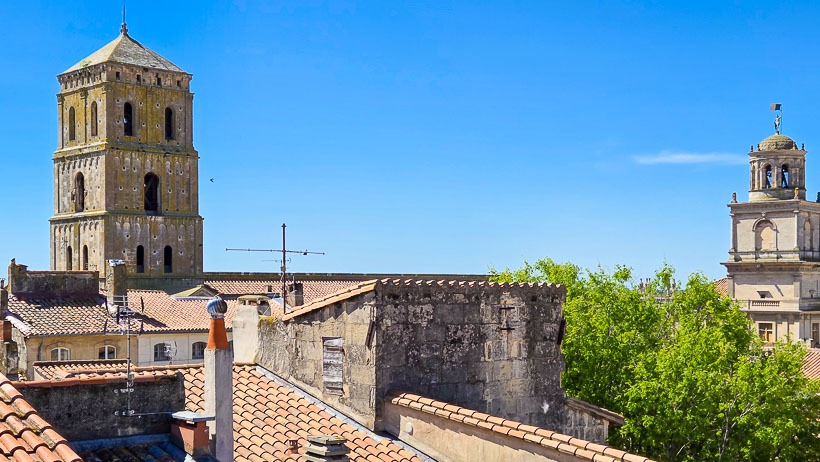 Vue panoramique sur les toits d'Arles depuis les chambres de Hôtel de l'Amphithéâtre