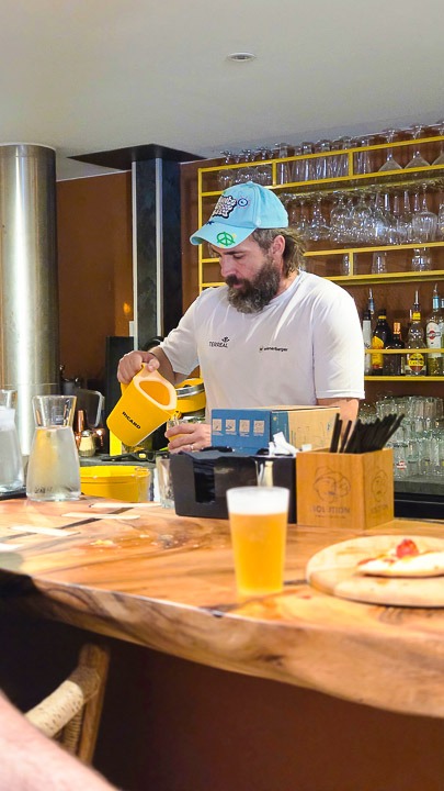 Le Krystal, centre de padel, escalade, restaurant et bar à vins à Arles