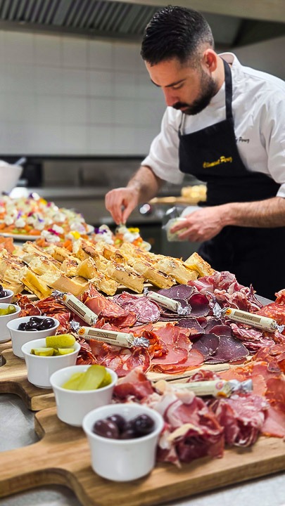 Le Krystal, centre de padel, escalade, restaurant et bar à vins à Arles