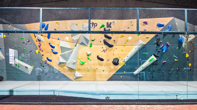 Le Krystal, centre de padel et escalade, à Arles