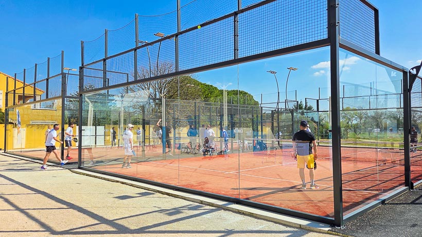 Le Krystal, centre de padel et escalade, à Arles