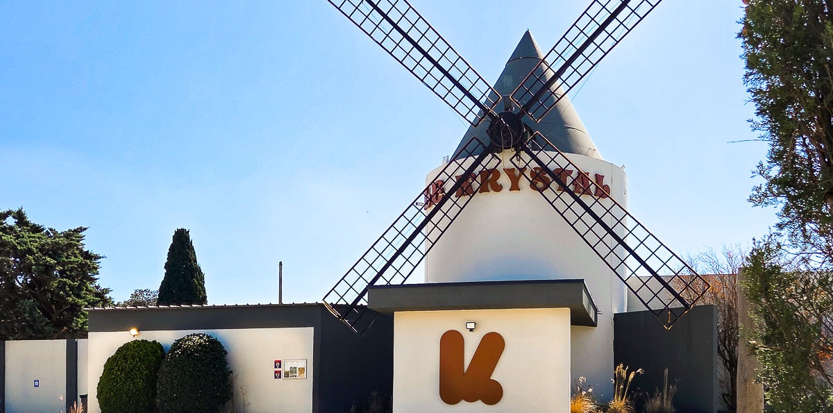 Le Krystal, centre de padel, escalade, restaurant et bar à vins à Arles