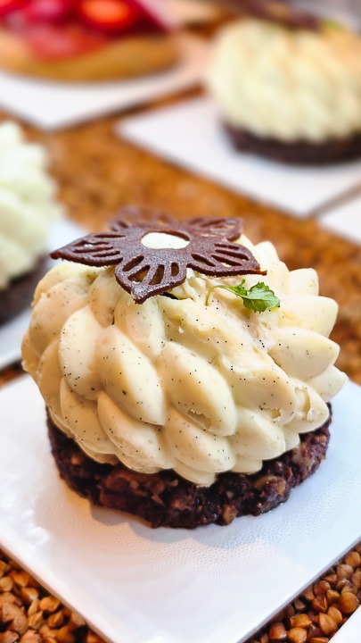 Pâtisserie COSMOS à Arles - Gâteaux vegan, végétarien et sans gluten